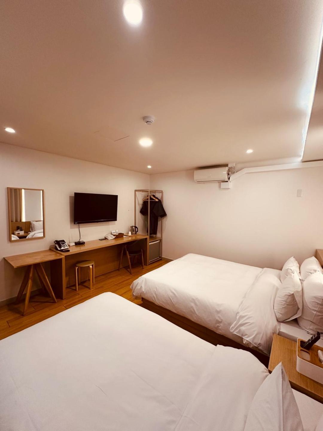 H Avenue Chuncheon Hotel Eksteriør billede