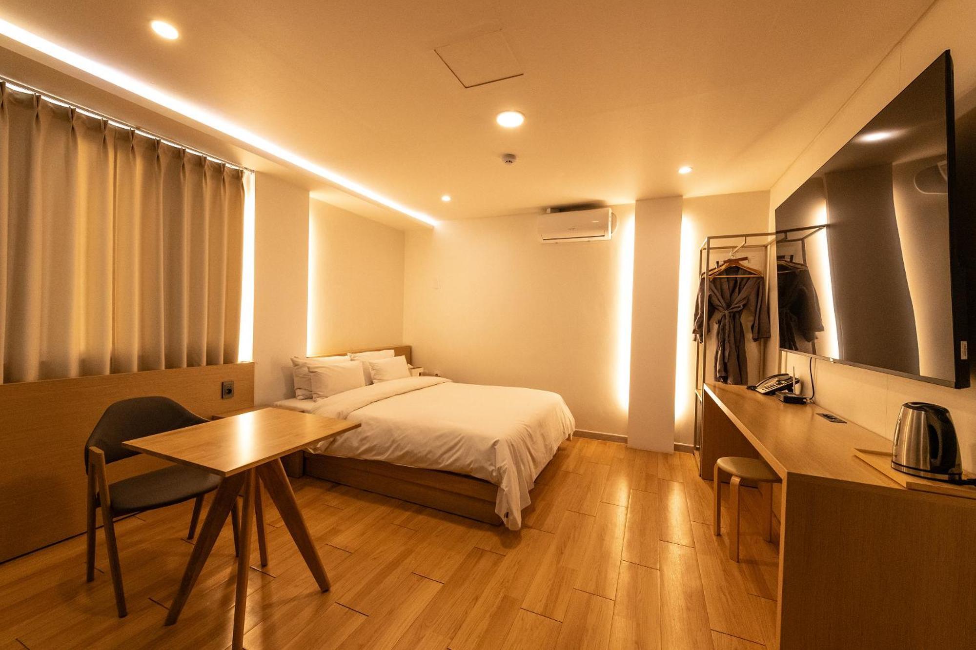 H Avenue Chuncheon Hotel Eksteriør billede