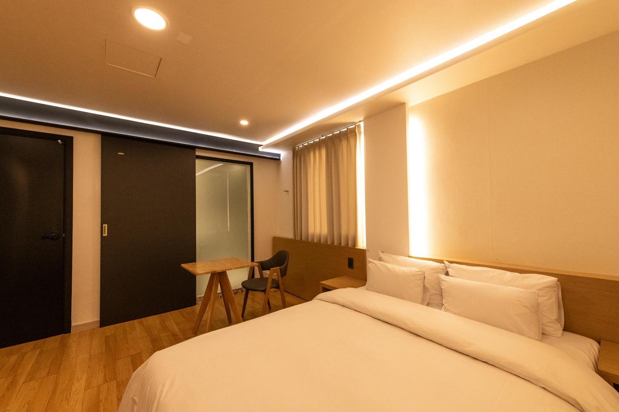 H Avenue Chuncheon Hotel Eksteriør billede