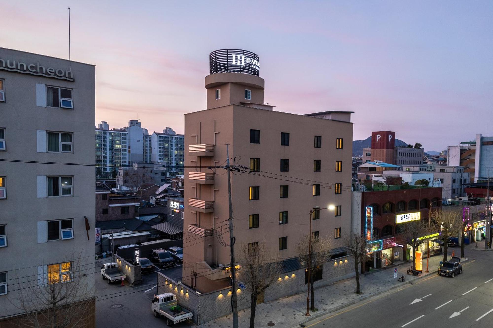 H Avenue Chuncheon Hotel Eksteriør billede