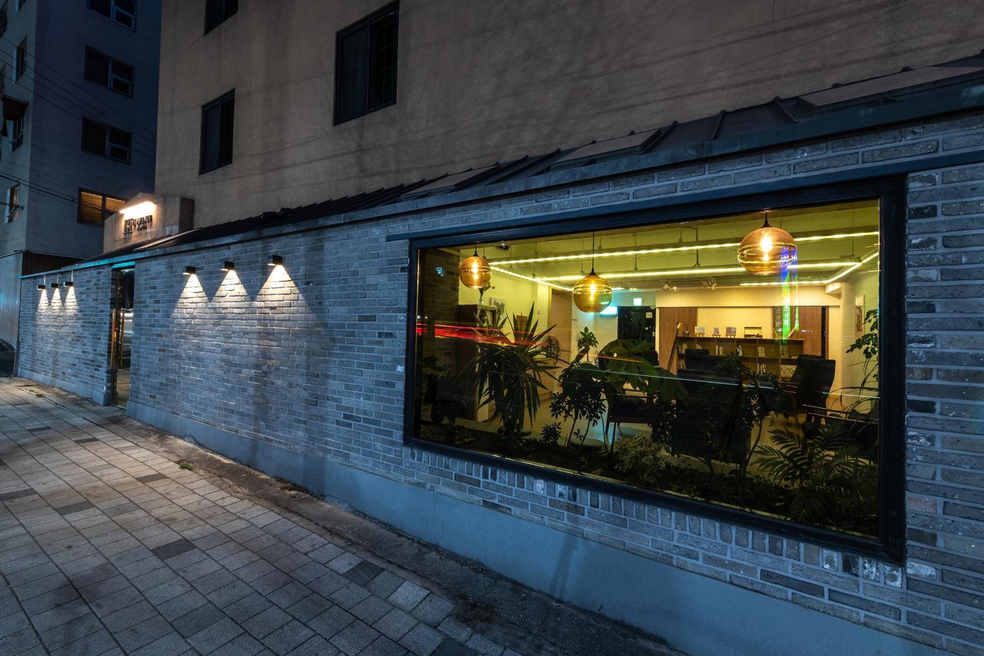 H Avenue Chuncheon Hotel Eksteriør billede