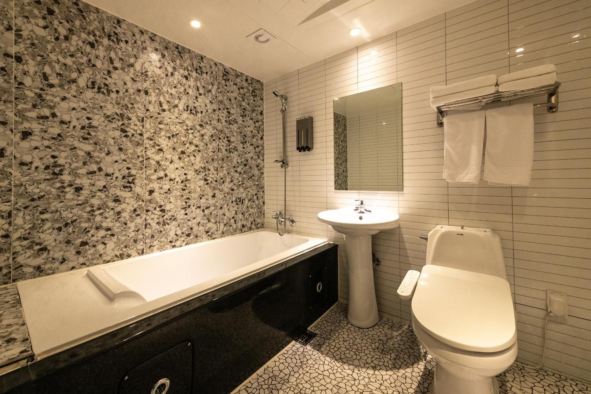 H Avenue Chuncheon Hotel Eksteriør billede