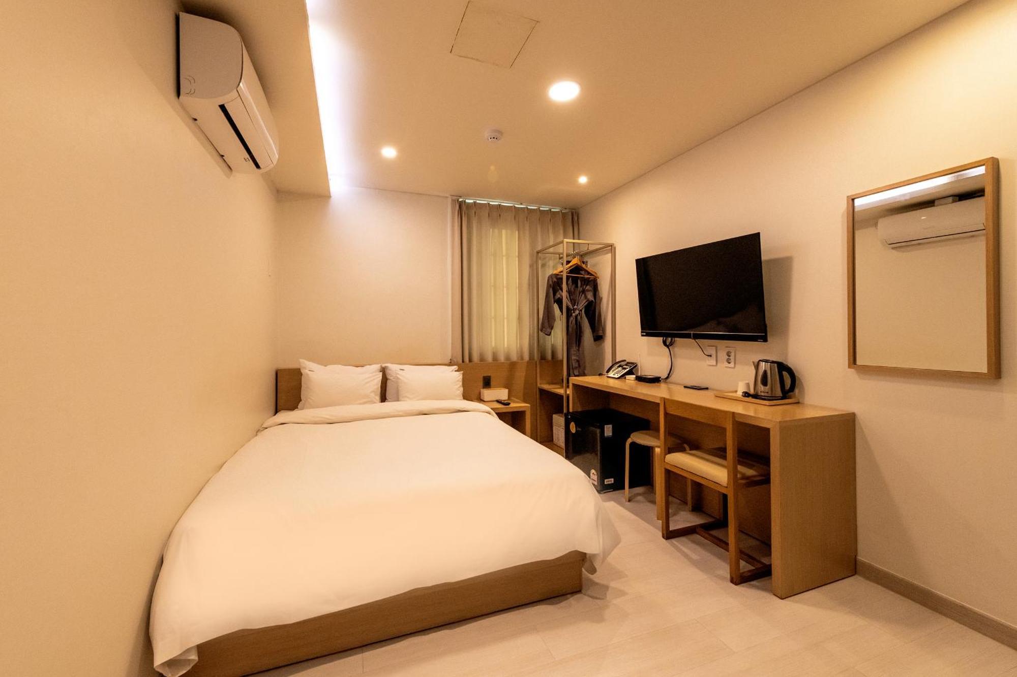 H Avenue Chuncheon Hotel Eksteriør billede